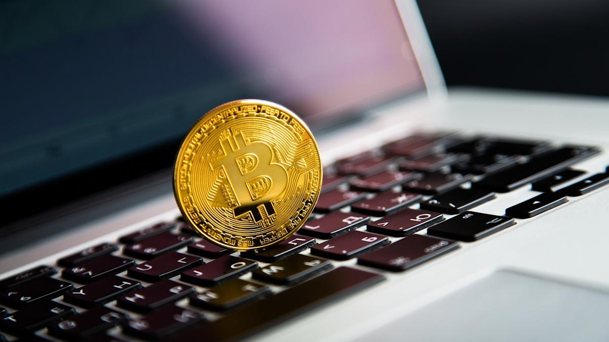 7 Best AI Cryptocurrencies To Buy in 2025