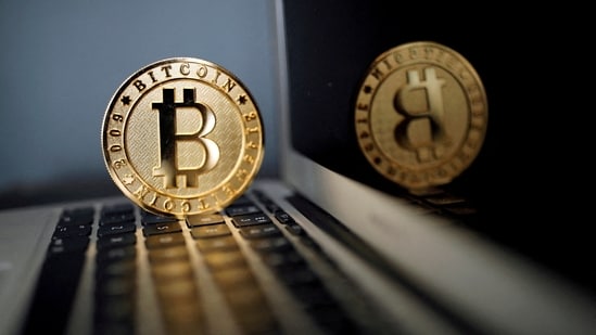 Bitcoin price crash indicates free fall to $80,000 amid AI bubble fears| Business News